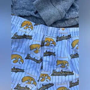 Tailgate Gray Iowa Sweatshirt and Hawkeyes Shorts Set thumbnail 2