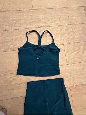 Beyond Yoga Womens workout set - dark green color like pine? thumbnail 2