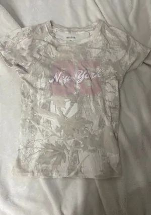 Hollister New York graphic baby tee thumbnail 1