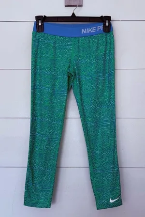 Nike Pro Women’s Medium Cropped Green Leggings Pants thumbnail 1