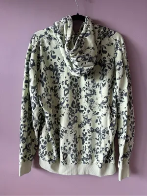 Gymshark Women’s Light Green All Over Animal Print Hoodie‎ Sweatshirt Medium thumbnail 11
