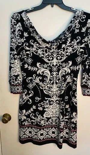 White House black market size small-black white large floral print thumbnail 1