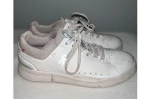 On Cloud The Roger Advantage Womens Size 8.5 White Leather Sneakers thumbnail 1