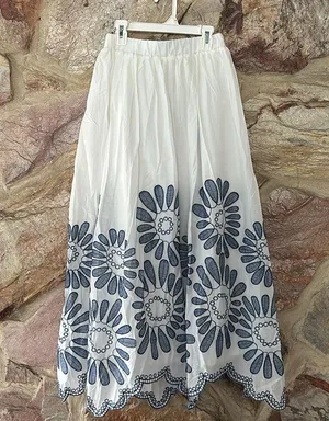 Commense Embroidered Scalloped Hem Skirt size small thumbnail 5