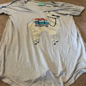 Judith march medium tee thumbnail 4
