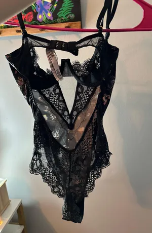 Victoria's Secret Lingerie thumbnail 3