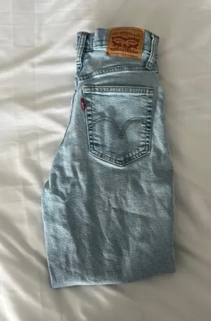 Levi’s Mom Jeans thumbnail 2
