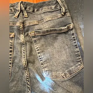 Good American Good Waist Crop Raw Edge Skinny Jeans in Blue331 Size‎ 2 = Size 26 thumbnail 14