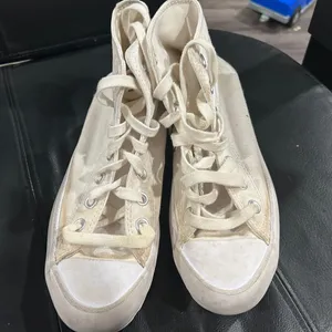 Converse High-Top Sneakers in white sneakers has some stains thumbnail 9