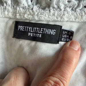 Pretty Little Thing 👗✨ Petite White Eyelet Cut-Out Mini Dress (US 2) 🤍🌸 thumbnail 12