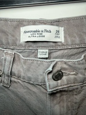 Abercrombie & Fitch Low Rise Ultra Loose Jean thumbnail 4