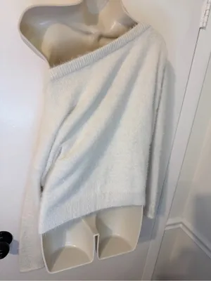 Beverly and Beck XS Cream Fuzzy Boat Neck Sweater Oversized thumbnail 9
