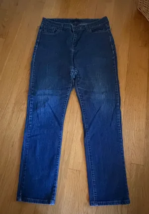 Levi’s Mid Rise Skinny Jeans Size 14 thumbnail 1