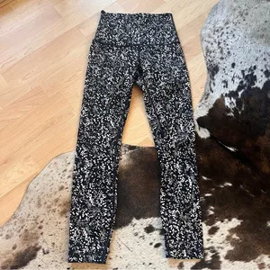 LULULEMON Wunder Under Super Hi-Rise‎ Legging 28" Chirasu Black Size 4 Spotted thumbnail 3