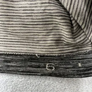 Lululemon Swiftly Tech Long Sleeve Top Race Length‎ 6 Gray White Stripe Shirt thumbnail 4