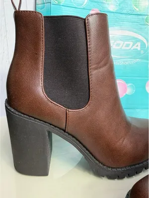 Soda Glove-S Brown Chelsea Ankle Boots Lug Sole Chunky Heel Size 8 New In Box thumbnail 4