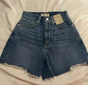 Madewell Mom Jean Shorts thumbnail 1