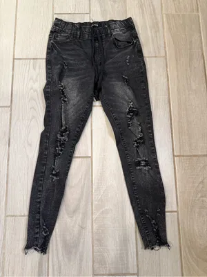 High-Rise Distressed Skinny Jeans in Washed Black thumbnail 3