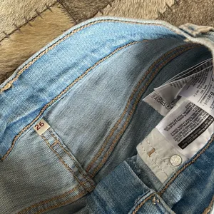 Levi's Light Washed Long Women’s Denim Shorts‎ thumbnail 4