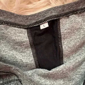 Lululemon Long Sleeve Run Top L Gray Black Athletic Shirt thumbnail 4