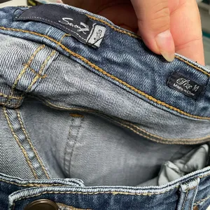 SEVEN7 MEDIUM WASH FLARE JEANS thumbnail 4
