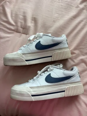 Nike Sneakers thumbnail 2