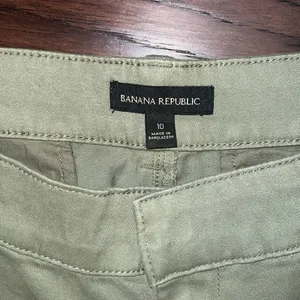 NWT Banana Republic Women’s Green Khaki Pants 10 thumbnail 2