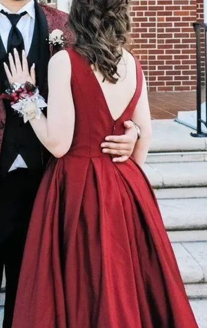 Red Prom Dress Size 2 thumbnail 2
