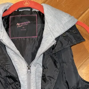 Arizona jeans company black puffer vest with gray hoodie layer thumbnail 3