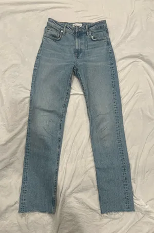 Zara Women's Light Blue Straight-Leg Jeans thumbnail 1