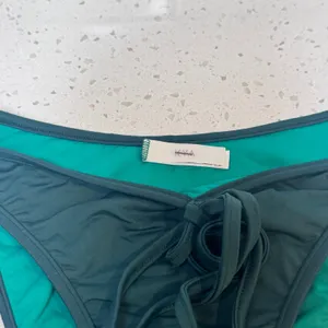KYA‎ Swim Womens Dark Teal Tie Front Bikini Bottoms Size Medium M Made in USA thumbnail 3