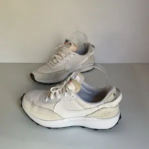 Nike Waffle Debut Women’s Sneakers Size 6.5 Beige Pink Gray Retro Running Shoes thumbnail 2