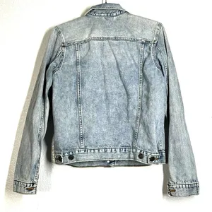 Light-wash GAP denim jacket M Jean Women's classic blue thumbnail 2