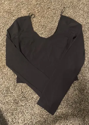 Lululemon top thumbnail 1