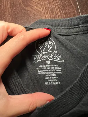 Buc-ee’s New Year 2025 Size Medium T-shirt thumbnail 3