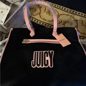 Juicy Couture Black Tote with‎ Pink Highlights thumbnail 8