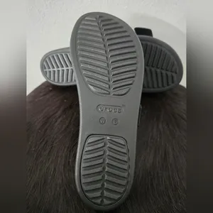 Crocs Brooklyn Buckle Low Low women's Sandal Size 6 thumbnail 7