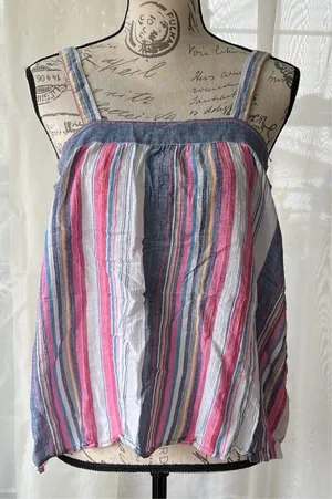 Love women’s top medium Multiple thumbnail 1