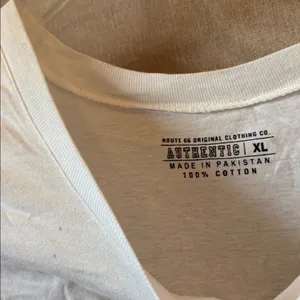 Everybody loves an American girl White Graphic T-Shirt w/ Red and Blue Print xl thumbnail 3