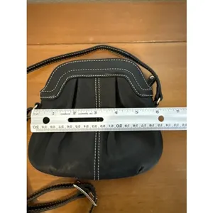 Levenger Carezza On-the-Town Black Leather Pouch Cross Body/Shoulder Bag in EUC‎ thumbnail 10