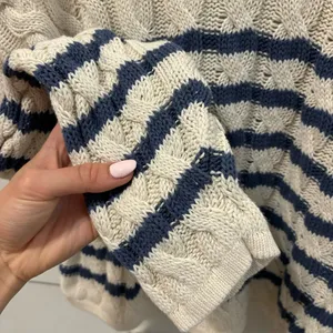 American Eagle Cropped Cable-Knit Sweater Stripe thumbnail 4