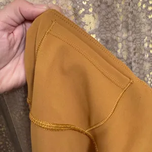 Vuori Rib Studio Leggings in the Dark Golden (Mustard)‎ Workout Gym Small thumbnail 4