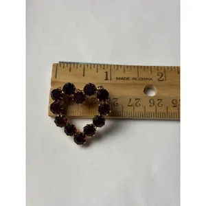 Vintage Ruby Red Round Rhinestone Gold Tone Valentine Heart Pin Brooch thumbnail 5