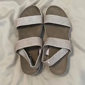 Madden girl size 8.5 pink & gold sparkly jute wedge comfy stylish sandals GUC thumbnail 2