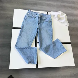 ✨ Madewell Mid-Rise Kick Out Jeans - Size 26P (Petite) ✨ thumbnail 7