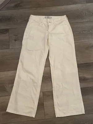 Cutest Womens Hollister Low-Rise Baggy Jeans in White thumbnail 1