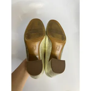Naturalizer Wright Pumps Women 7.5M Gold Good Metallic Block Heel Buckle Leather thumbnail 5