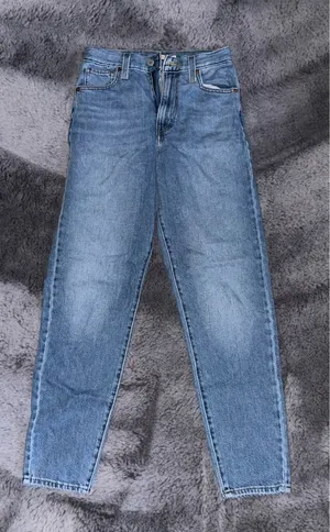 Levi’s High-Waisted Mom Jeans Light Wash thumbnail 1