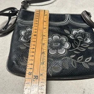 Vintage Brighton Embroidered Floral Black Peddled Leather Crossbody Purse thumbnail 12