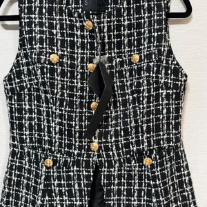 Mina Self Black White Tweed Plaid Sleeveless Vest Gold Button XX140 Small NEW thumbnail 4